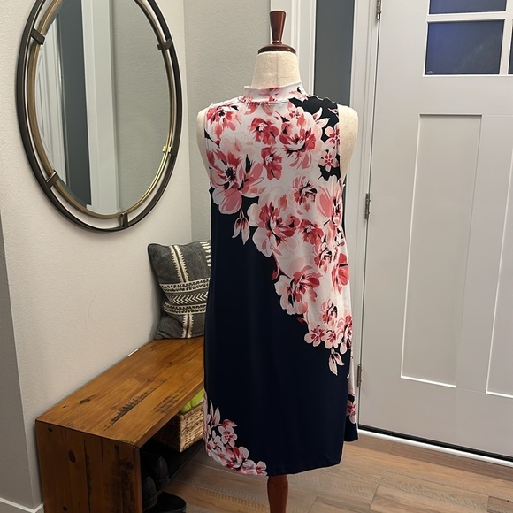 Tiana B Sz10 Shift Dress Mock Turtleneck Sleeveless, Blue Pink Floral Tropical - Picture 4 of 6